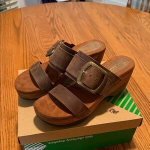 White Mountain Brown SlipOn Wedge Buckle Leather Comfort Sz 9.5 Coastal Cowboy‎